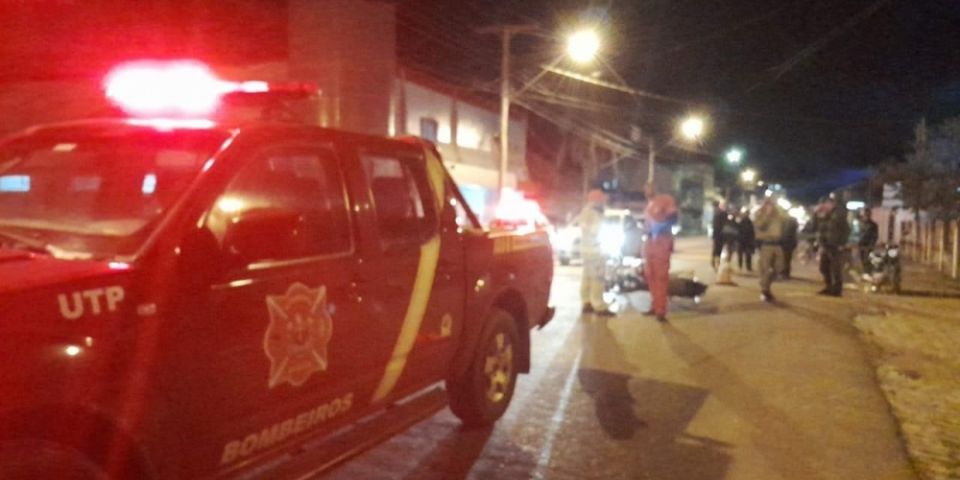Jovem motociclista fica ferido em colisão com caminhonete em Tapes