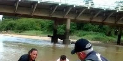 SMMA realiza limpeza das margens do Arroio Duro em Camaquã