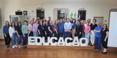 Diretores das escolas municipais de Camaquã participam de reunião na SMED    