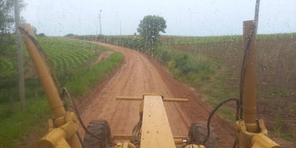 Manutenções são realizadas em estradas do interior de Camaquã