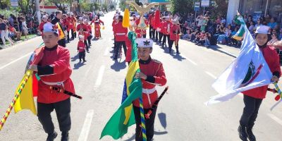 Dia da Bandeira é celebrado com desfile de bandas marciais em Camaquã   