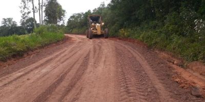 Prefeitura de Camaquã realiza manutenção em estrada do interior   