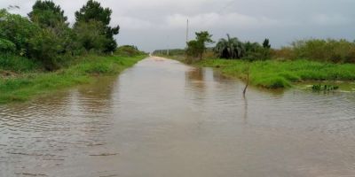 Chuva intensa causa transtornos em Arambaré e moradores enfrentam alagamentos e queda de energia