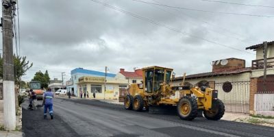 Prefeitura realiza asfaltamento de ruas no centro de Camaquã   