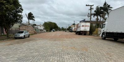 Concluído primeiro trecho do calçamento de rua no bairro Olaria em Camaquã