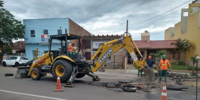 Obras da Corsan modificam trânsito no centro de Camaquã 