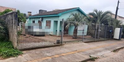 Vende-se uma casa em ótima localização no bairro Olaria em Camaquã