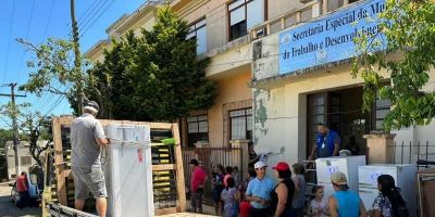 Famílias de Camaquã recebem novas geladeiras da CEEE Equatorial   