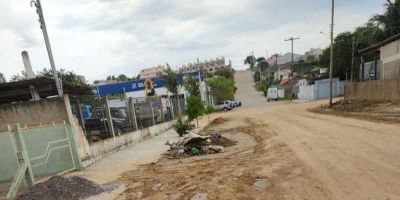 Morador do bairro Dona Tereza reclama de acúmulo de lama na rua, em Camaquã