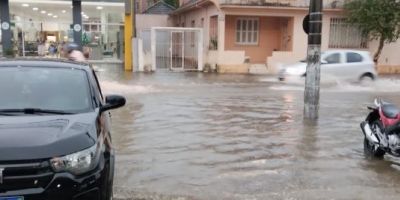 Chuva forte causa alagamentos e transtornos em Camaquã