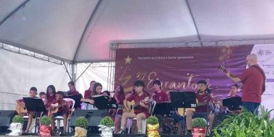 Grupo Musical do Cras Tempo de Viver de Sentinela do Sul se apresenta no Encanto de Natal em Caxias do Sul