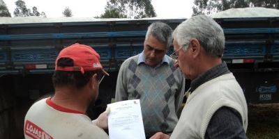Produtores recebem calcário em Camaquã através de Programa