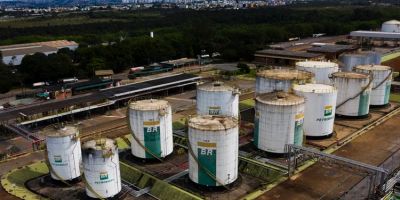 Governo federal retoma cobrança integral do PIS/Cofins sobre o diesel a partir desta segunda-feira