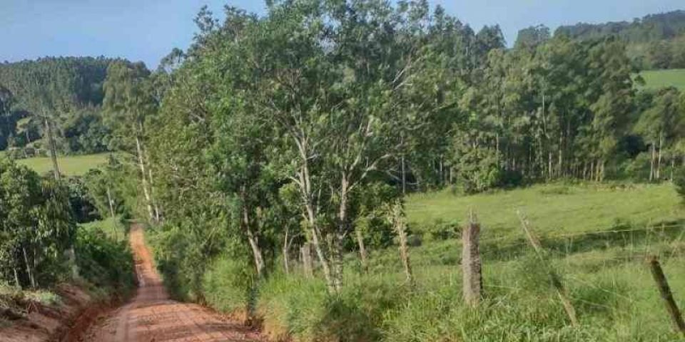 Prefeitura de Camaquã realiza manutenções na Estrada da Freguesia     