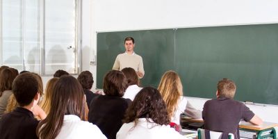 Alunos do ensino médio podem receber bolsa a partir de março