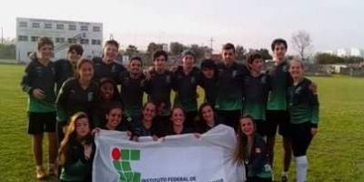 Meninas do IFSul de Camaquã são campeãs do II Campeonato Gaúcho de Punhobol Escolar 2015