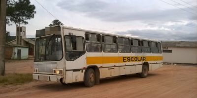 Em operação, BM recolhe ônibus escolar em péssimas condições de uso no interior de Dom Feliciano