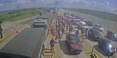 Manifestantes protestam contra aumento abusivo nas tarifas de pedágio da Ecosul em Rio Grande