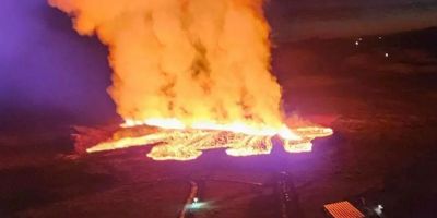 Vulcão entra em erupção e cidade é evacuada na Islândia