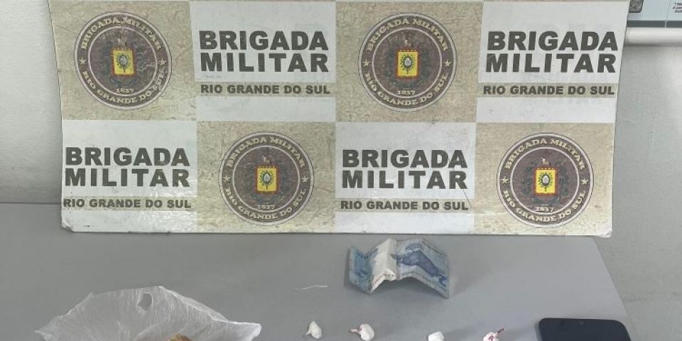 Homem é preso portanto crack e cocaína em São Lourenço do Sul