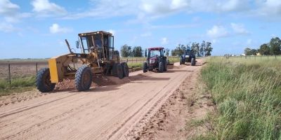 Prefeitura de Camaquã realiza patrolamento e encascalhamento no interior       