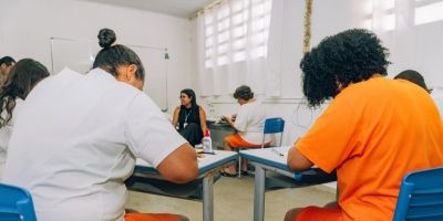 Penitenciária Feminina de Guaíba inclui mulheres não alfabetizadas na remição da pena pela leitura