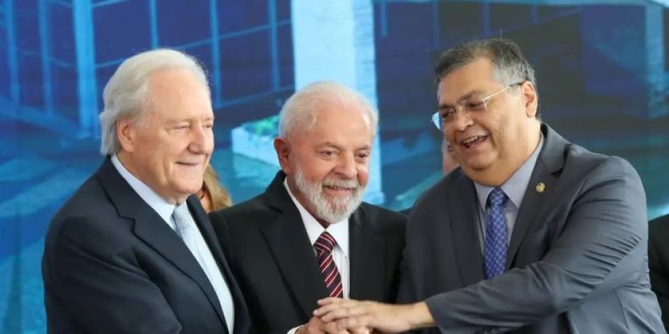 Lula empossa Lewandowski no Ministério da Justiça