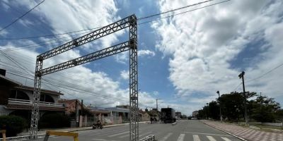 Iniciada a montagem da estrutura do Carnaval de São Lourenço do Sul