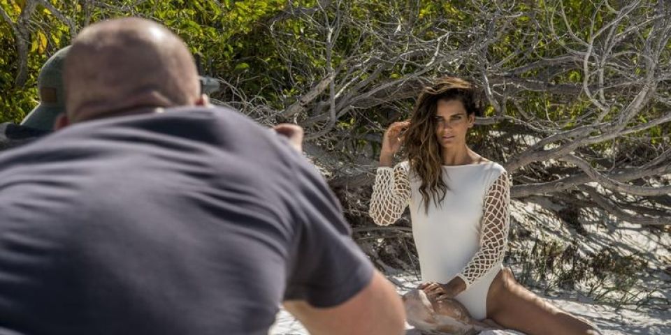 Fernanda Motta estrela ensaio subaquático em 'Totalmente Demais' 