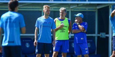 Visando o Gre-Nal 441, Renato comanda treino tático com portões fechados nesta quarta