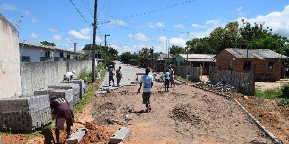 Calçamento do bairro Arroio Teixeira está em fase de conclusão em Tapes