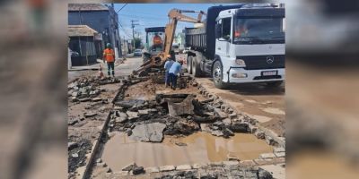 Corsan conserta rede rompida para restabelecer abastecimento no centro de Camaquã