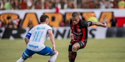 Lucas Esteves celebra consolidação no Vitória e alcança marca de 100 jogos como jogador profissional