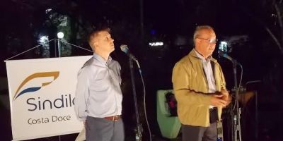 Domingo foi dia de acendimento das luzes do Natal na Praça em Camaquã