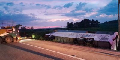 Grave acidente envolvendo ônibus de turismo mata duas pessoas na BR-116  