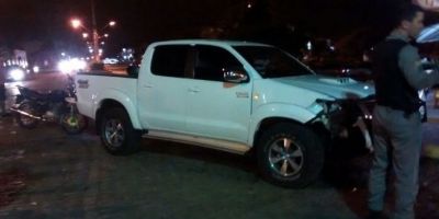 Caminhonete corta preferencial de moto e motociclista sofre fratura no braço em Camaquã