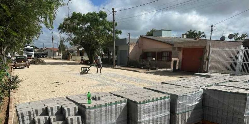 Prefeitura de Camaquã inicia pavimentação da Rua Santa Catarina no bairro São José