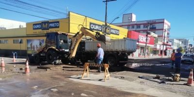 Rompimento de tubulação causa instabilidade no abastecimento d'água de seis bairros de Camaquã