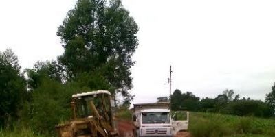 Secretaria dos Transportes realiza encascalhamento e manutenção de ponte no interior de Camaquã