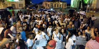 Protestos continuam em Camaquã pela morte de Djavan