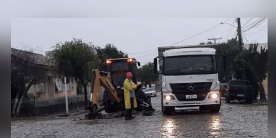 Conserto de rompimento de rede deixa ao menos cinco bairros sem água na manhã desta terça em Camaquã