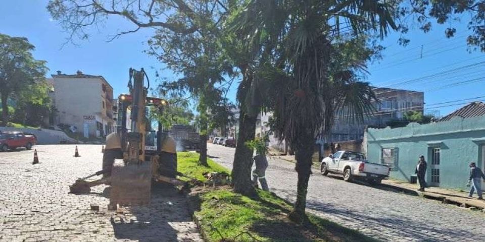 Corsan substitui redes para melhorar abastecimento de água no centro de Canguçu