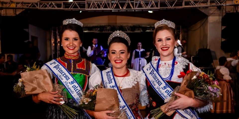 Ana Luiza Kuhn é a rainha do Folclore Alemão de Nova Petrópolis
