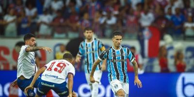 Em jogo polêmico, Grêmio é derrotado pelo Bahia no Brasileirão  