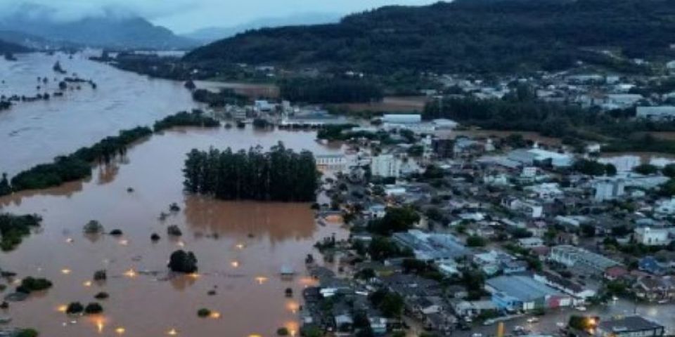 Número de mortos após o temporal no RS sobe para 32  