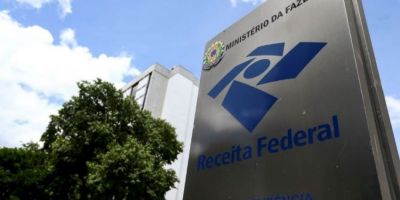 Receita Federal doará roupas apreendidas às vítimas de enchentes no RS