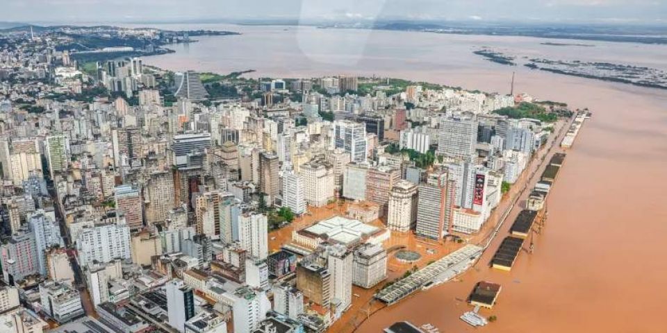 Bairro de Porto Alegre terá de ser evacuado após dique transbordar