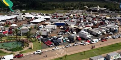 Após alagamento, Ceasa improvisa feira em estacionamento em Gravataí