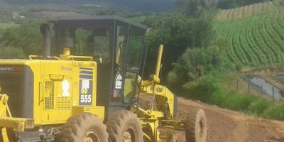 Seguem os trabalhos de restauração de estradas no interior de Dom Feliciano