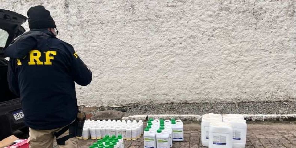 PRF prende homem por contrabando de agrotóxicos na BR-116 em Pelotas